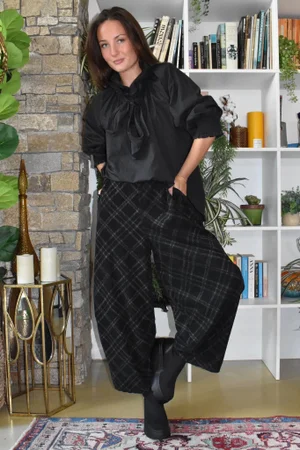 Arbi Needlecord Tartan Barrel Pant Black